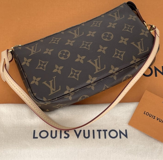 Louis Vuitton pochette accessories in monogram