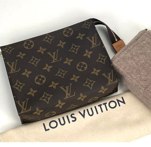 Louis Vuitton toiletry 19 with insert