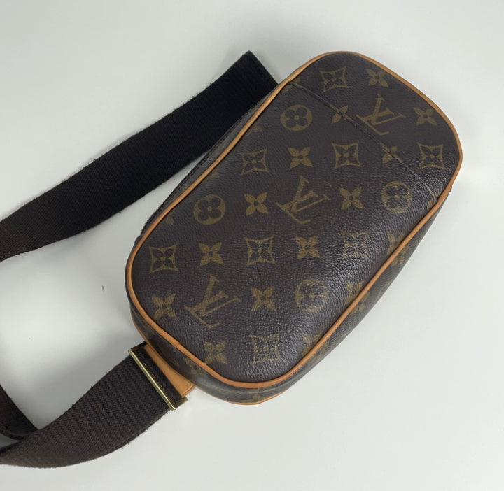 Louis Vuitton Pochette Gange Waist bag Mens body bag M51870 Cloth  ref.204901 - Joli Closet