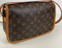 Load image into Gallery viewer, Louis Vuitton sologne monogram