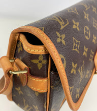 Load image into Gallery viewer, Louis Vuitton sologne monogram