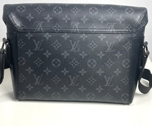 Load image into Gallery viewer, Louis Vuitton messenger PM voyager