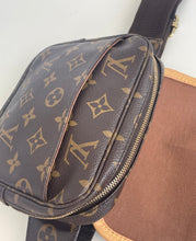 Load image into Gallery viewer, Louis Vuitton bosphore waist bag funny pack