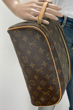 Load image into Gallery viewer, Louis Vuitton toiletry king size