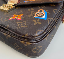 Load image into Gallery viewer, Louis Vuitton pochette metis love lock
