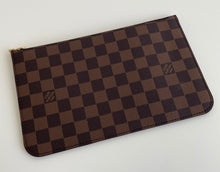 Load image into Gallery viewer, Louis Vuitton pochette damier