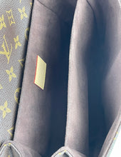 Load image into Gallery viewer, Louis Vuitton pochette metis in monogram