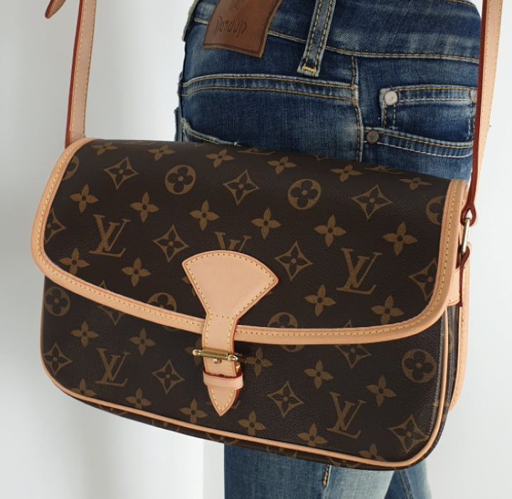 Louis Vuitton Sologne Shoulder Bag (Lot 3026 - Luxury Accessories, Jewelry,  & SilverMar 16, 2023, 10:00am)