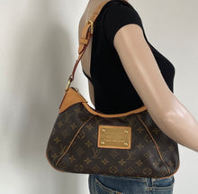 Load image into Gallery viewer, Louis Vuitton Thames pm in monogram