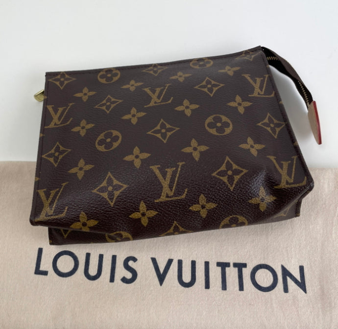 Louis Vuitton Thames pm in monogram – Lady Clara's Collection