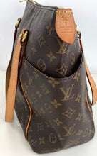 Load image into Gallery viewer, Louis Vuitton totally MM
