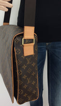 Load image into Gallery viewer, Louis Vuitton abbesses GM monogram messenger bag
