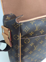 Load image into Gallery viewer, Louis Vuitton abbesses GM monogram messenger bag