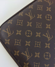 Load image into Gallery viewer, Louis Vuitton laptop sleeve / document holder