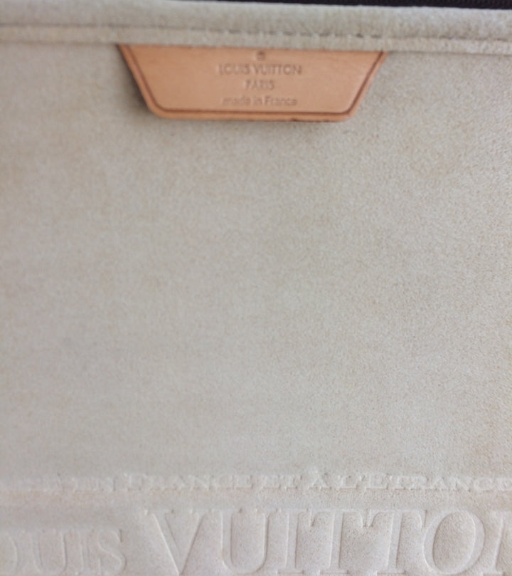 Louis Vuitton Poche Document/ Laptop Sleeve – yourvintagelvoe