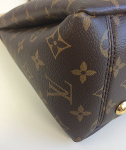 Louis Vuitton pallas chain shopper tote