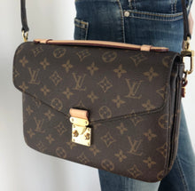Load image into Gallery viewer, Louis Vuitton pochette metis