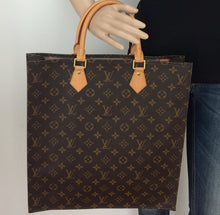 Load image into Gallery viewer, Louis Vuitton sac plat monogram