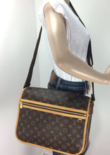 Load image into Gallery viewer, Louis Vuitton bosphore GM messenger bag